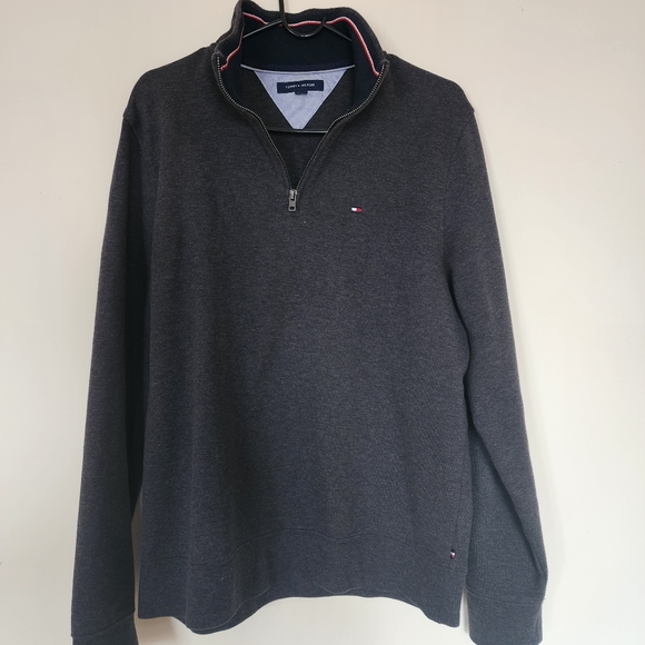Tommy Hilfiger Quarter Zip - Picture 2 of 5